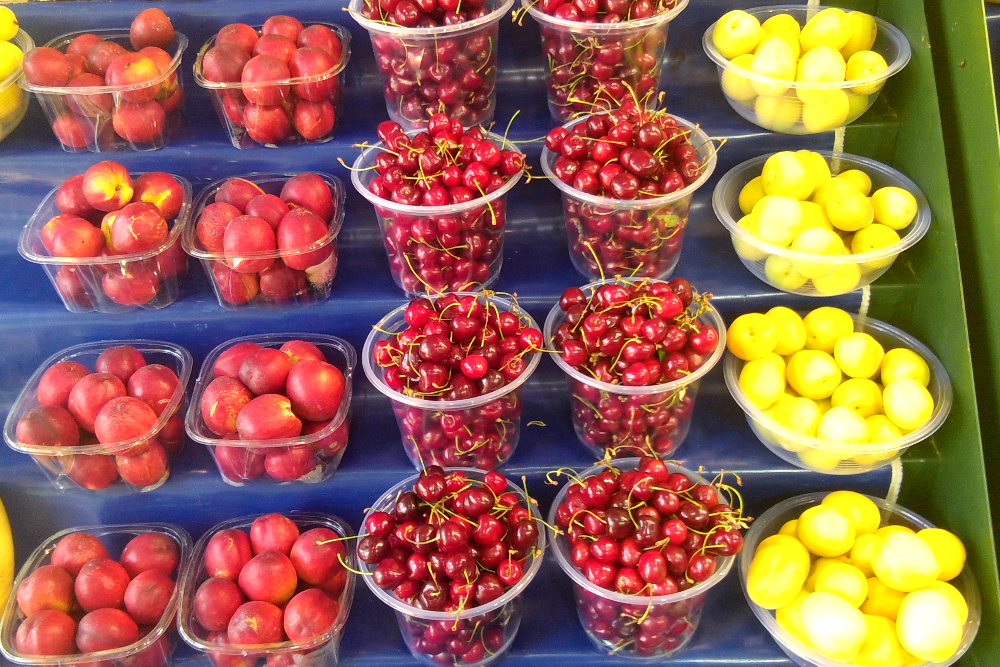 میوه های تازه تابستانی بیار