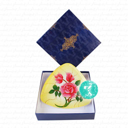 نقاشی پشت شیشه طرح گل سرخ مثلثی زرد