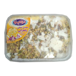 بستنی سنتی زعفرانی با تکه های خامه دومینو